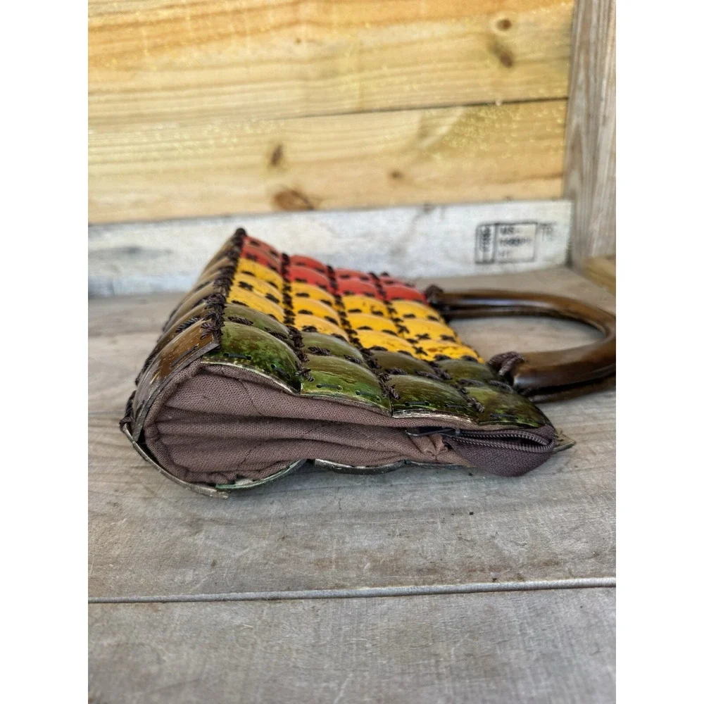 Handmade Coconut Shell Shiny Paint lacquer finish Handbag Purse w/wooden‎ handle - Picture 4 of 16